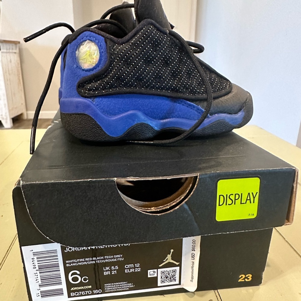Kids Nike Jordan 4 Retro size 6